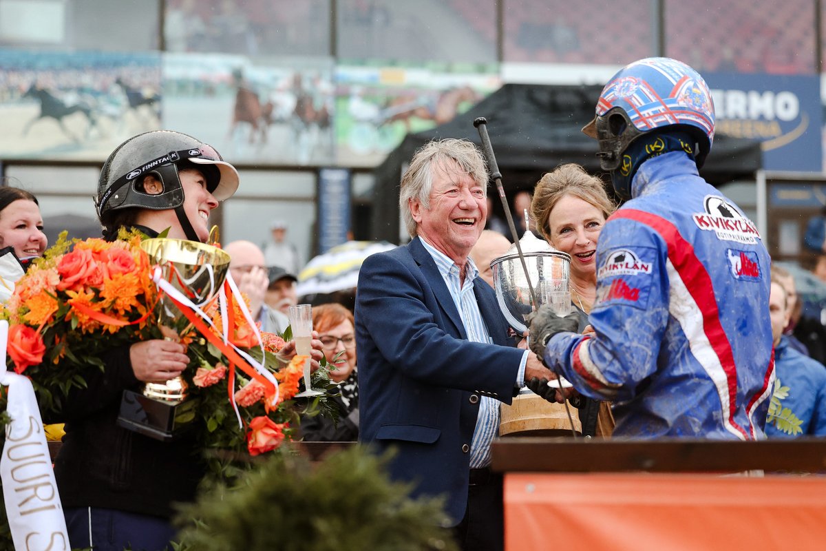 Vermo Areenalla kilpailtiin viikonlopun Kavioliiga-ravit sekä lämminveristen Suuri Suomalainen Derby ja Suomen mestaruus 🏆

🥇 Caijus
🥇 Trailblazer
🥇 Jokirannan Lahja
🥇 Alma Cotter
🥇 Yolo Savoy
🥇 Kyle Web
🥇 Crepe Match

Kuvissa Derbyn sankarit Crepe Match ja Olli Koivunen!