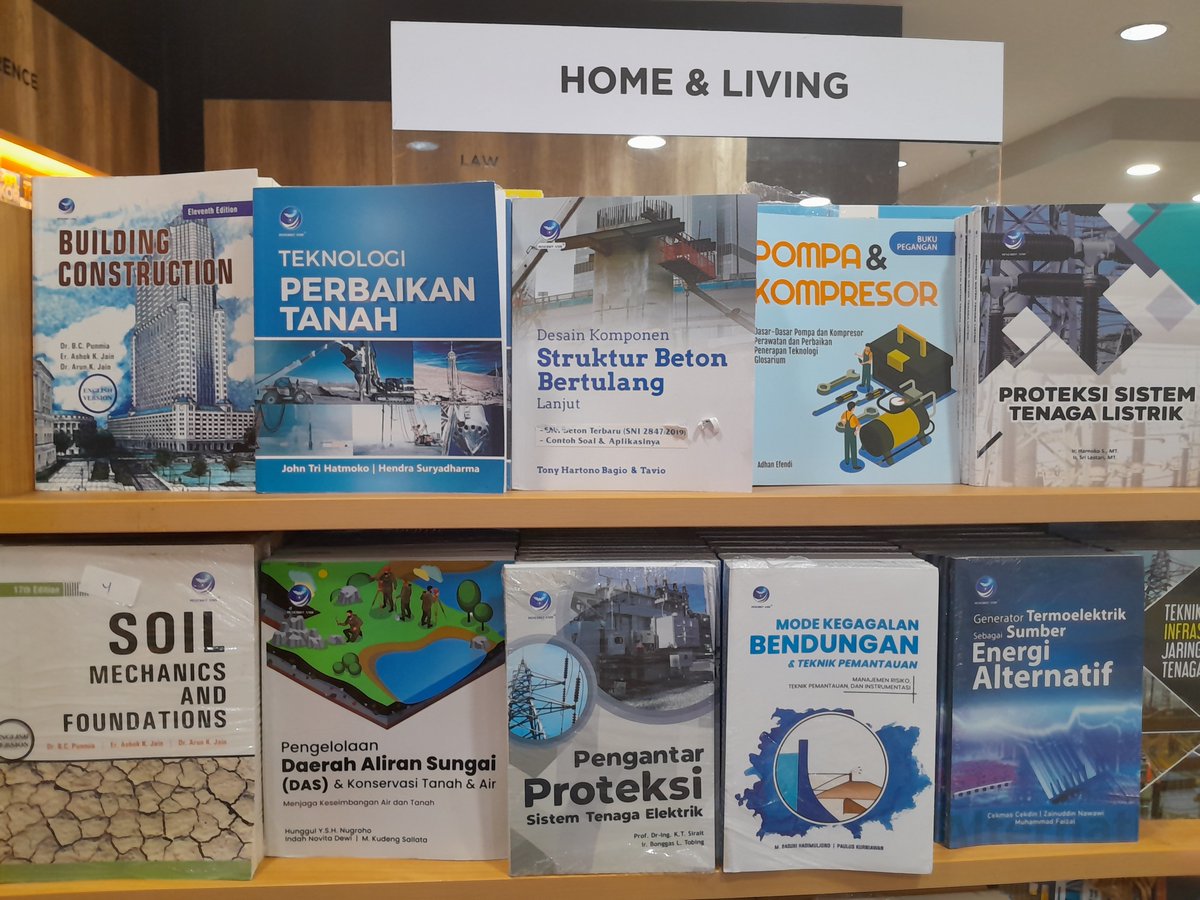TriAditha's tweet photo. Berat bener buku2 "Home and Living". https://t.co/pJnspw0Gn6