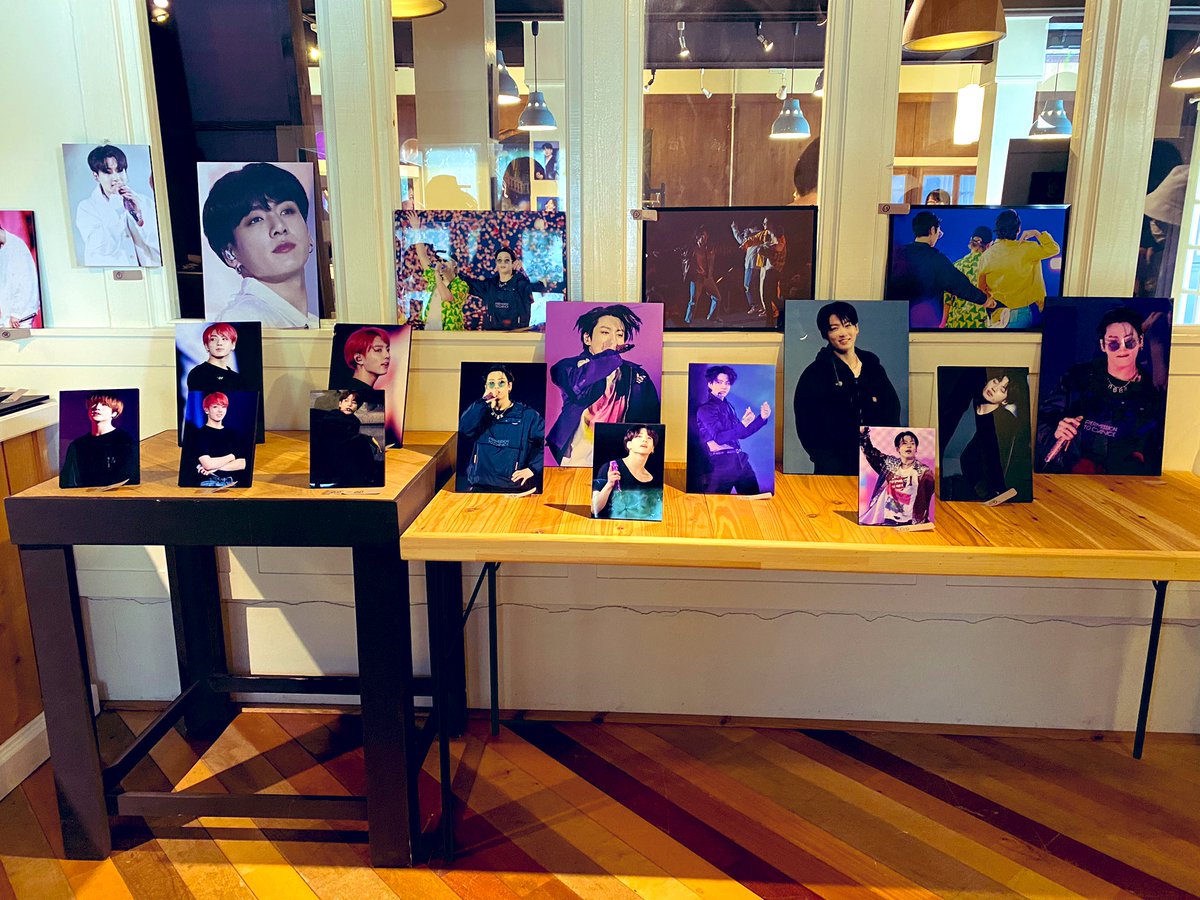 yuutae_army1230's tweet photo. 地元で１年振りの@Lovesince1997님の展示会へ♪
昔のあどけないグク🐰から今の色気たっぷりのグク🐰まで堪能出来て幸せ空間でした(ꕤ¯͈ ˘¯͈)ற.｡.:*ෆᰔᩚ
地元での展示に感謝です🥹
ありがとうございます💜
4枚目のpic📸は一昨年に購入させて頂いたパネル☺️🫶💜
大のお気に入り🥰💕
@Lovesince1997JP https://t.co/xWiXjb1vYg