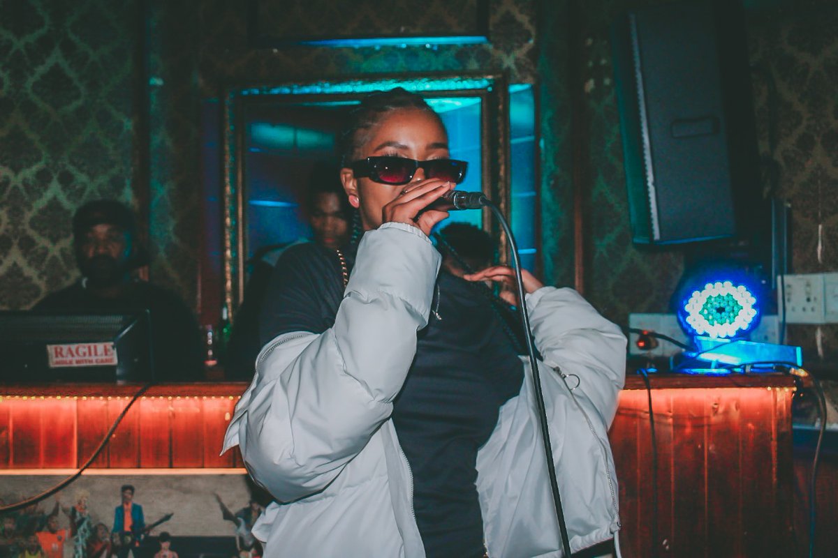 sphiwophiwa's tweet photo. Welcome to how we do it, every first Saturday of every month we say #POPOFFSATURDAY #braamfontein, #musicontherise #ivangelitour with @Lolli_Native 🔥🔥fire tings only @PlugTheCityOA @DotnetPhotos 📸🎤 @BarKitcheners #StaR_cloudy @UFazinator #TrendingNow https://t.co/pGMFzQQ6SA
