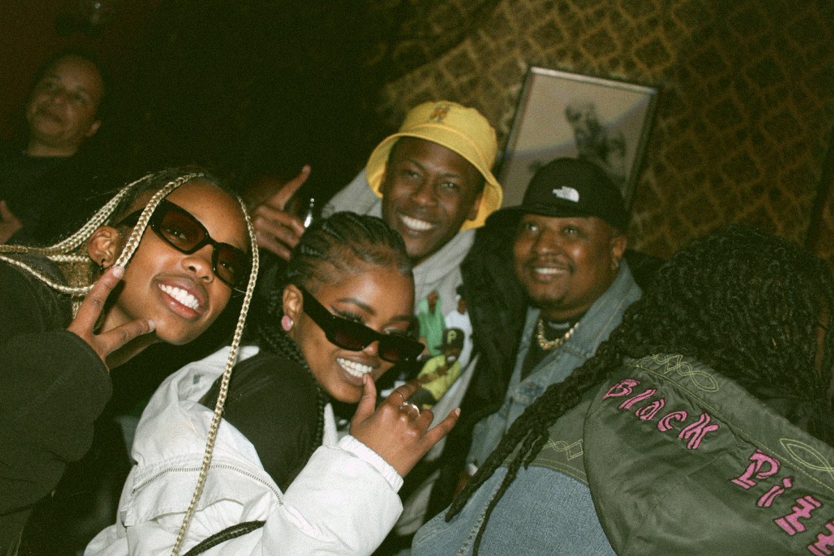 sphiwophiwa's tweet photo. Welcome to how we do it, every first Saturday of every month we say #POPOFFSATURDAY #braamfontein, #musicontherise #ivangelitour with @Lolli_Native 🔥🔥fire tings only @PlugTheCityOA @DotnetPhotos 📸🎤 @BarKitcheners #StaR_cloudy @UFazinator #TrendingNow https://t.co/pGMFzQQ6SA