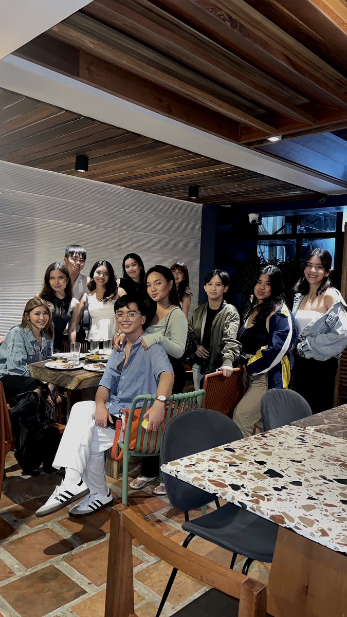 thstephanieking's tweet photo. hermanas💍🧚🏽‍♀️ https://t.co/JpcOpAQpyX