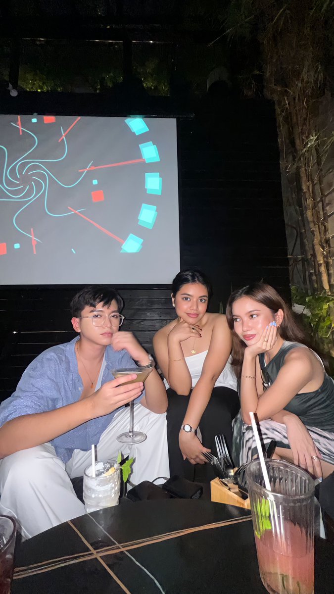 thstephanieking's tweet photo. hermanas💍🧚🏽‍♀️ https://t.co/JpcOpAQpyX