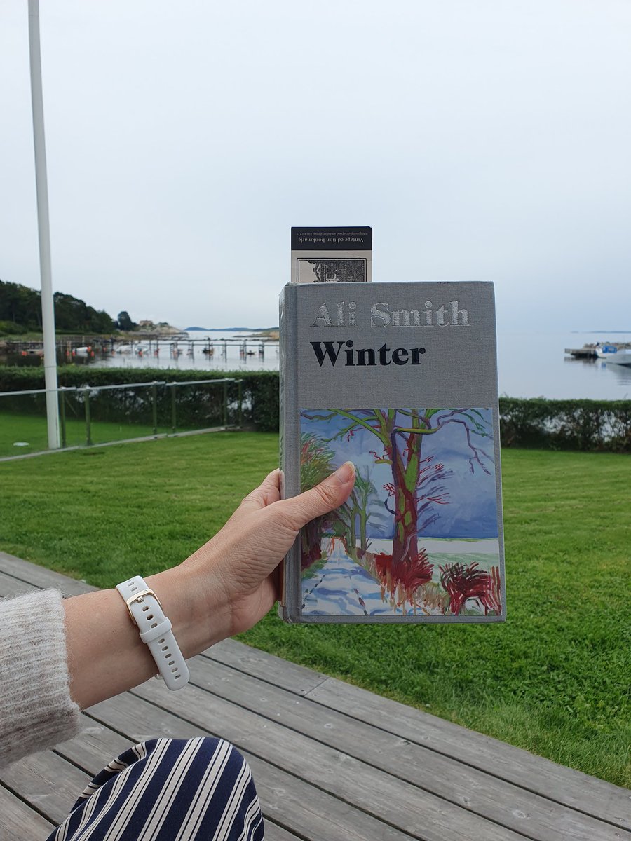 GusLegend's tweet photo. #Readingwithaview not really longing for winter but enjoying this #AliSmith #BookTwitter https://t.co/JjjDrvHpkm