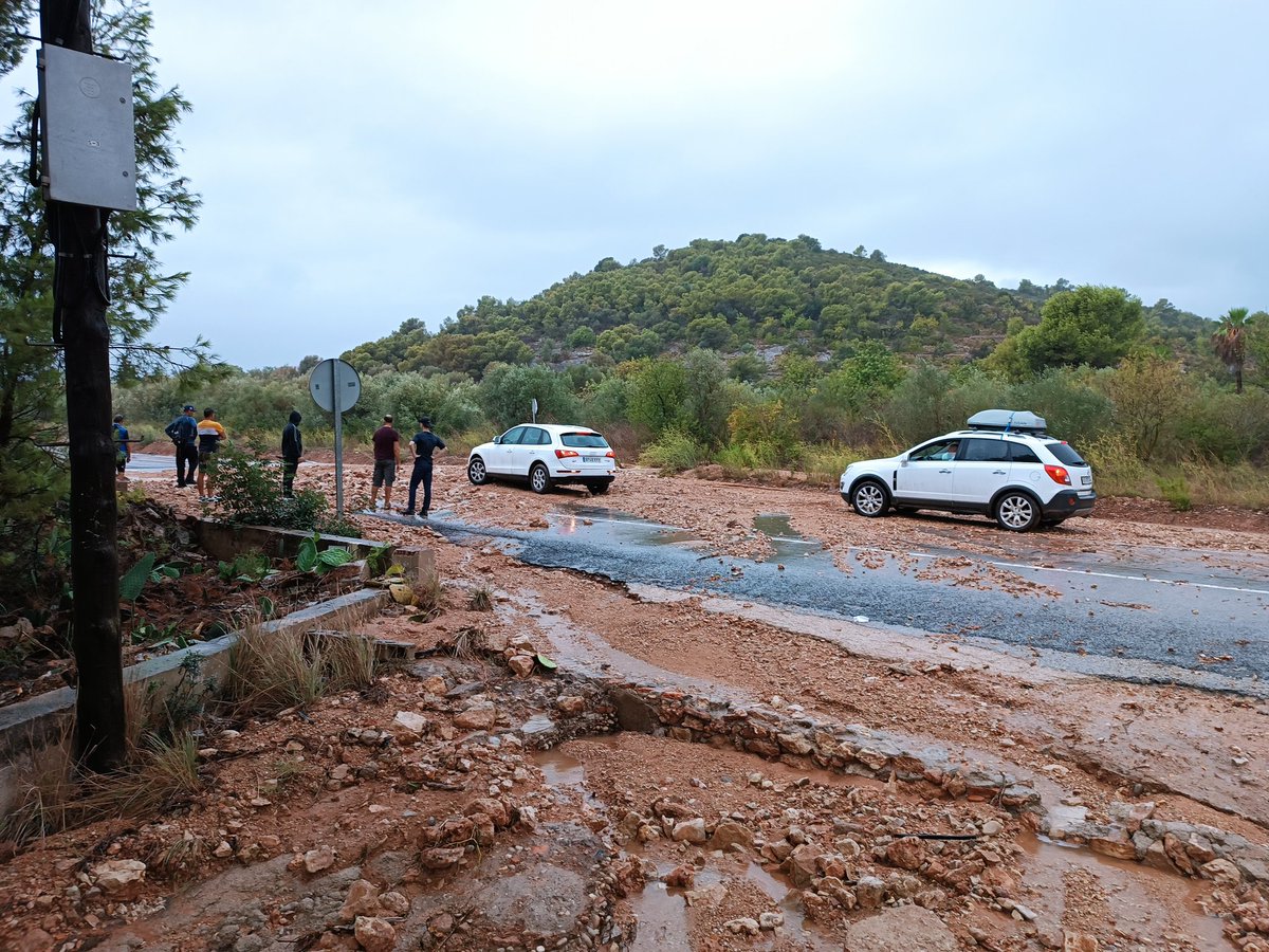 CarlaCanon's tweet photo. N-340 tallada al seu pas per #lescasesdalcanar @transit @eltempsTV3 @ElTemps_cat https://t.co/NAMrUzmo89