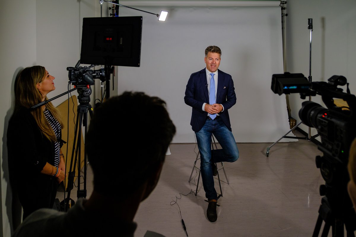 EPPGroup's tweet image. 💬 MEP @Andreas_Schwab’s take on the #SingleMarket30 and how it is the cornerstone of business &amp;amp; economy in the EU 🇪🇺. 

🚀The @EPPGroup s proud to be a driving force behind the European Single Market! 

📸View the full video: epp.group/wpucfu