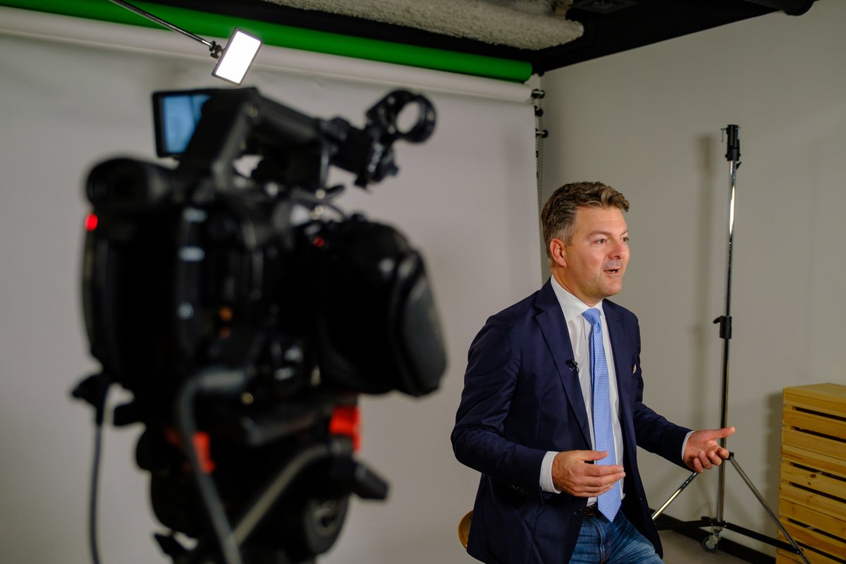 EPPGroup's tweet image. 💬 MEP @Andreas_Schwab’s take on the #SingleMarket30 and how it is the cornerstone of business &amp;amp; economy in the EU 🇪🇺. 

🚀The @EPPGroup s proud to be a driving force behind the European Single Market! 

📸View the full video: epp.group/wpucfu