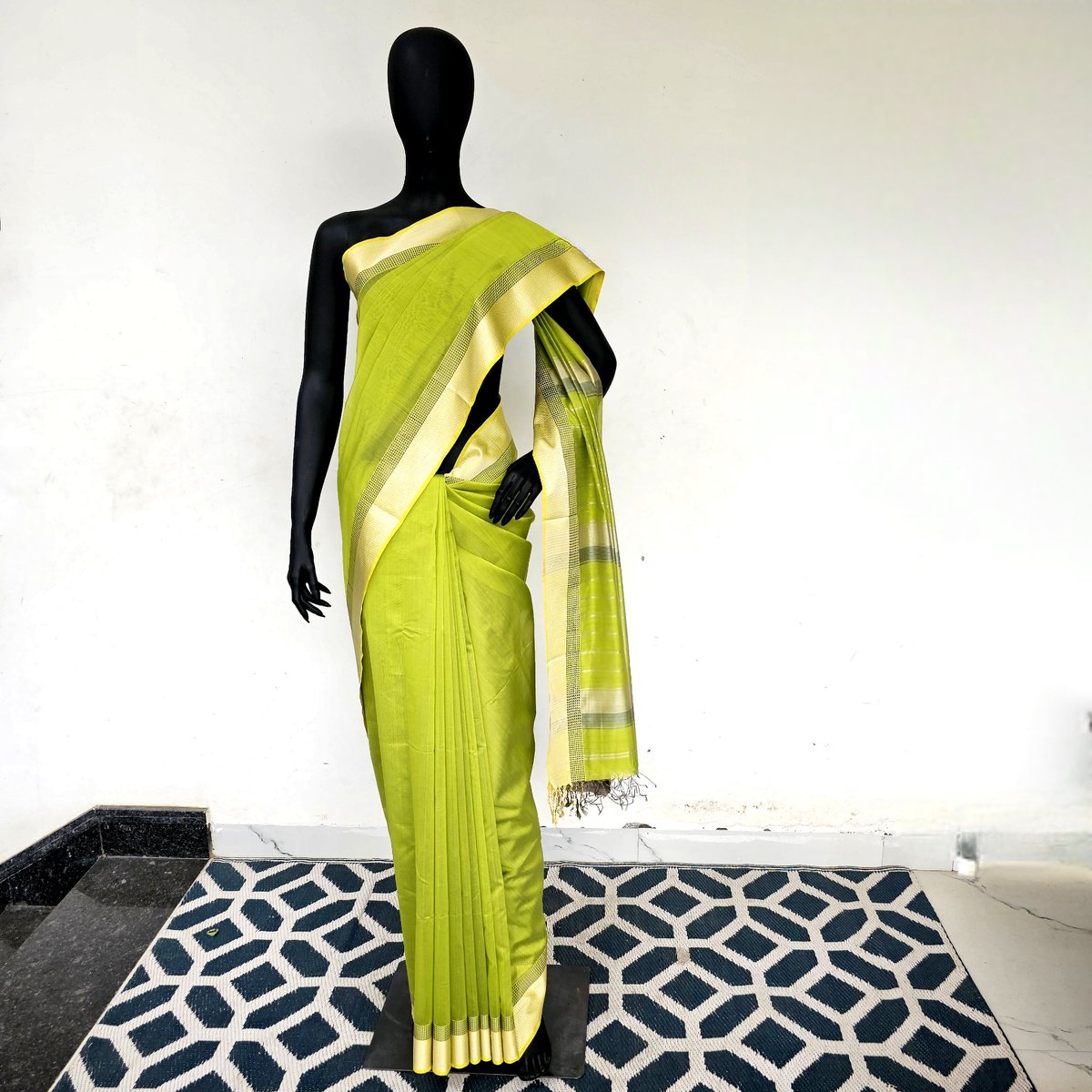 desigulrez's tweet image. Maheshwari Handwoven Silk/Cotton Saree in Lime Green shade with Resham Borders .

98269-33984 

rehabarhandloom.com 

#rehabarhandloom #iwearhandloom #sareesusa #traditionalattire #handcrafted #handloomsaree #woven #authentichandloomsaree #maheshwarisaree #sareeshoponline
