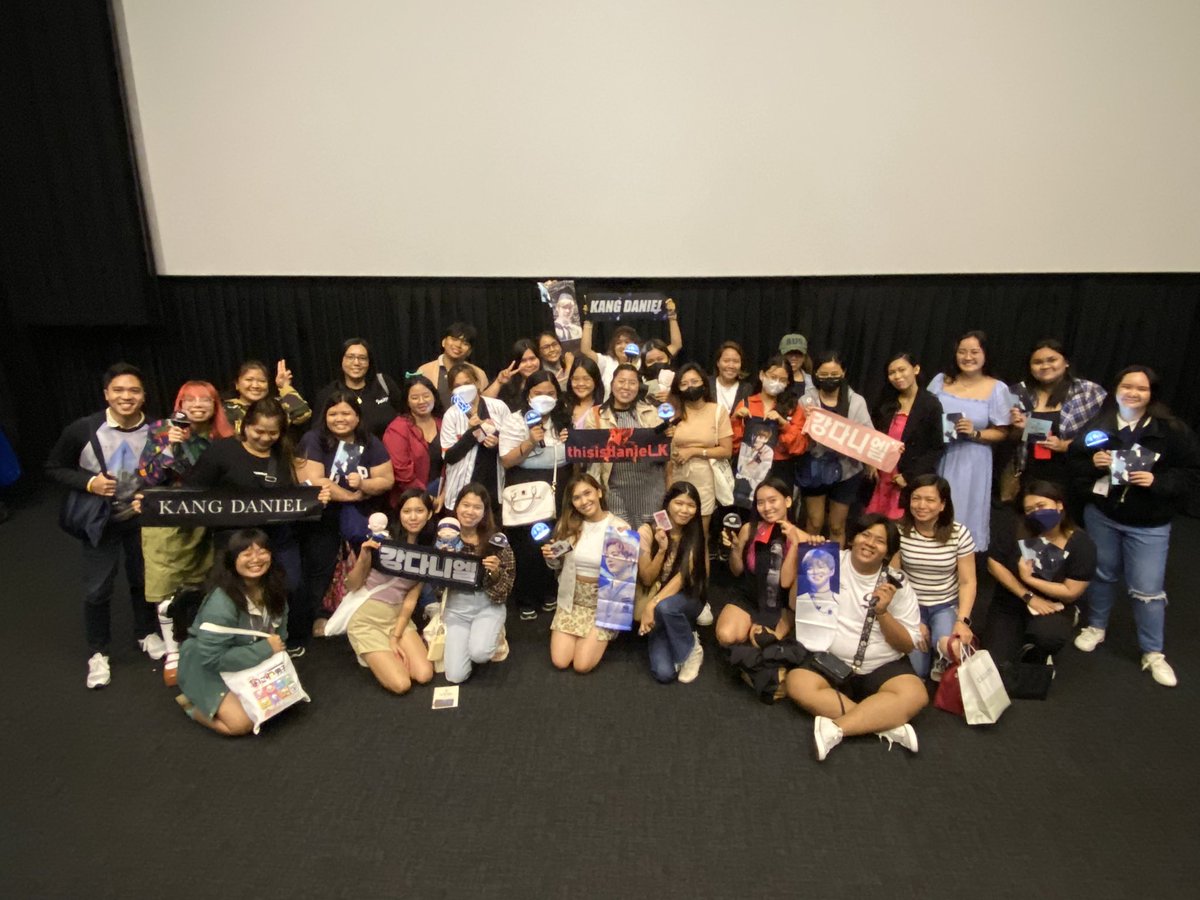 Team SM MOA for #KANGDANIELMOVIE! 🖤🇵🇭 Thank you so much @konnect_danielk! Friendships were made because of you! 🥹🖤 #강다니엘 #KANGDANIEL