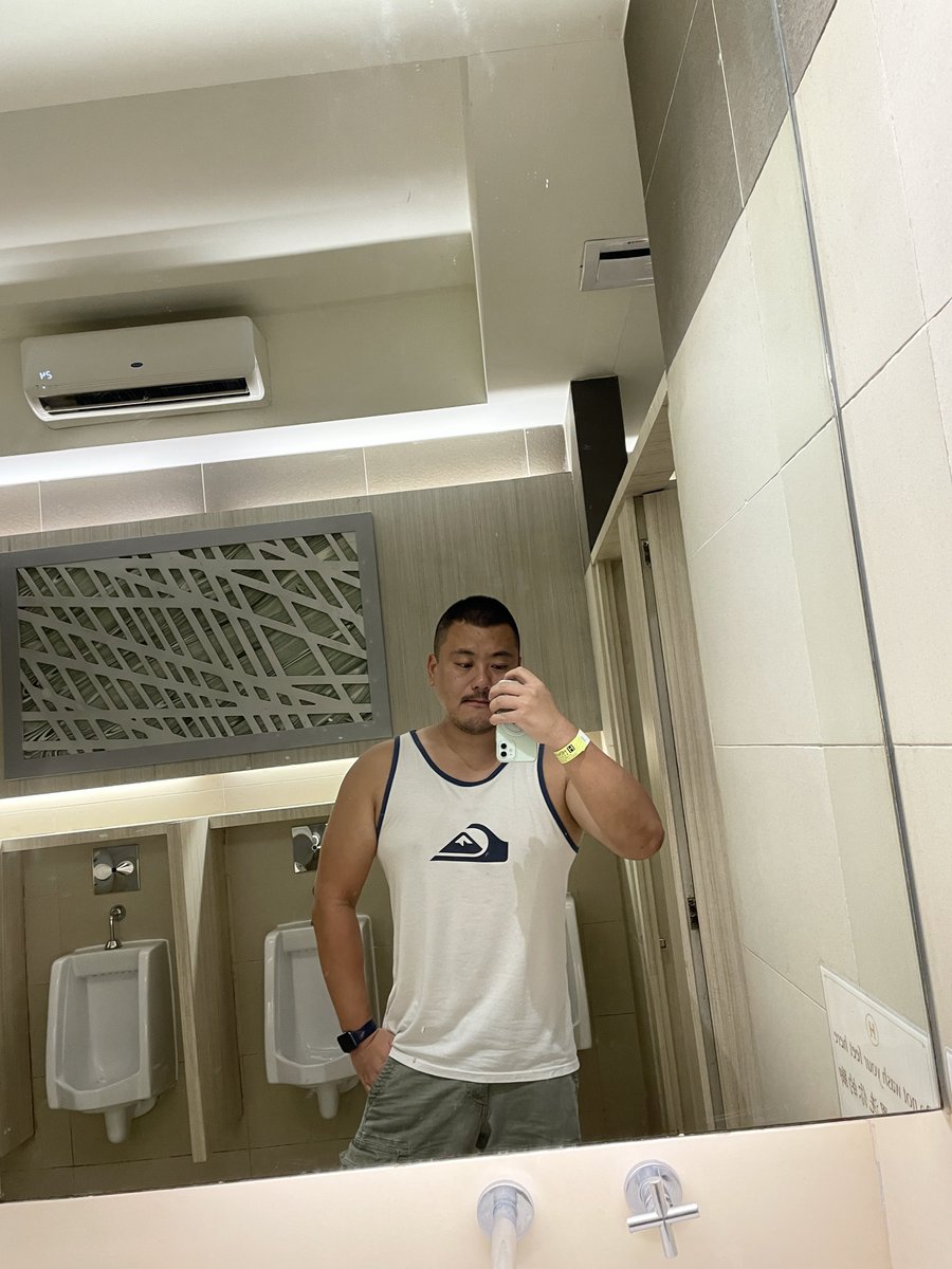 Xiong_dad's tweet photo. 度假都没有健身，只有��肉了 https://t.co/BBRHRBIdw4
