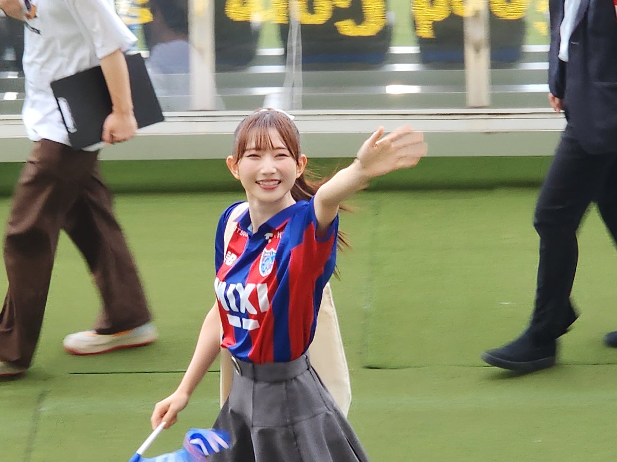 ahead_0128's tweet photo. うわぁーーーー💥
なぎちゃんめっちゃ近い～🥹
かわいい～✨
#fctokyo
#lovelive
#Liella!
#青山なぎさ https://t.co/vYLdNPuGvd