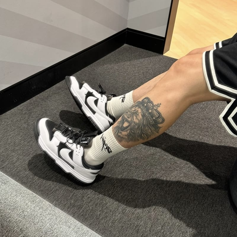 CaminoTV's tweet photo. La Dunk Low Jumbo Reverse Panda à 130€ 🐼

https://t.co/uSSdE7RcY6 https://t.co/NtdHyFYVwh