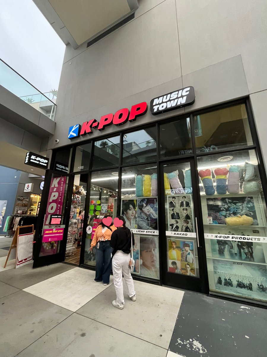 _reyofstars's tweet image. went to the source today and saw hori7on’s album at 2 kpop stores 🥹 so heartwarming to see that the boys have made it to america

#HORI7ON #호라이즌 #TheSource