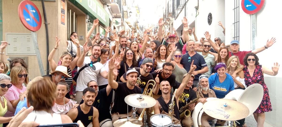 ¡Muy buenas gospeleros!
🎻🎺🎷🎸🪕🥁
¡Llevamos varios días sin parar!
Tuvimos concierto en Guadix, que fue maravilloso y hemos pasado el fin de semana en el Festival de Jazz de Iznájar. ¡HA SIDO INCREÍBLE!

¡Pasaros por nuestro Instagram o Facebook si no queréis perderos detalle!