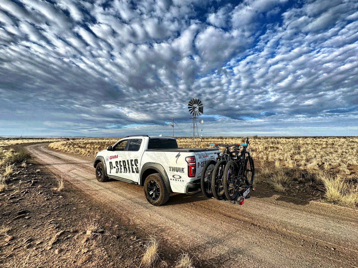 TREAD_Media's tweet photo. Sunrise in the Karoo this morning🤘
Our GWM P-Series delivering comfort and safety on the long drive from Joburg to Paarl.
#gwmsouthafrica #gwmpseries #specializedbikes #thulerack #oakleybike https://t.co/JzRwd7kcUL