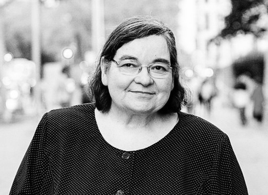 LA_FOLC's tweet photo. ⚫ Avui quedem un poc més òrfens arran de la mort d'una de les lingüistes més significatives, incòmodes i lliures que ha generat el país. Salvar la llengua catalana és el seu mandat. DEP Carme Junyent. https://t.co/jzIN7VCd15