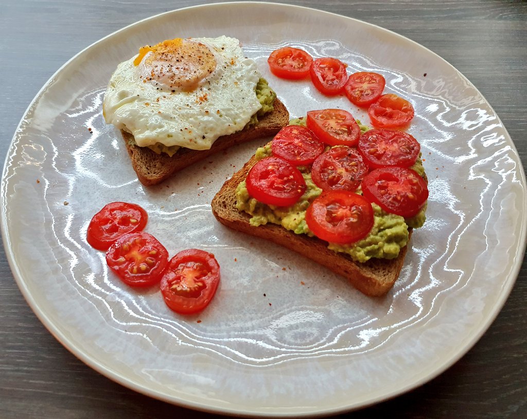 Avocado toast for a healthy, tasty breakfast! 🥑🍞🌅
What are your favorite avo toast variations? 😋
#breakfast #avotoast #healthyfood