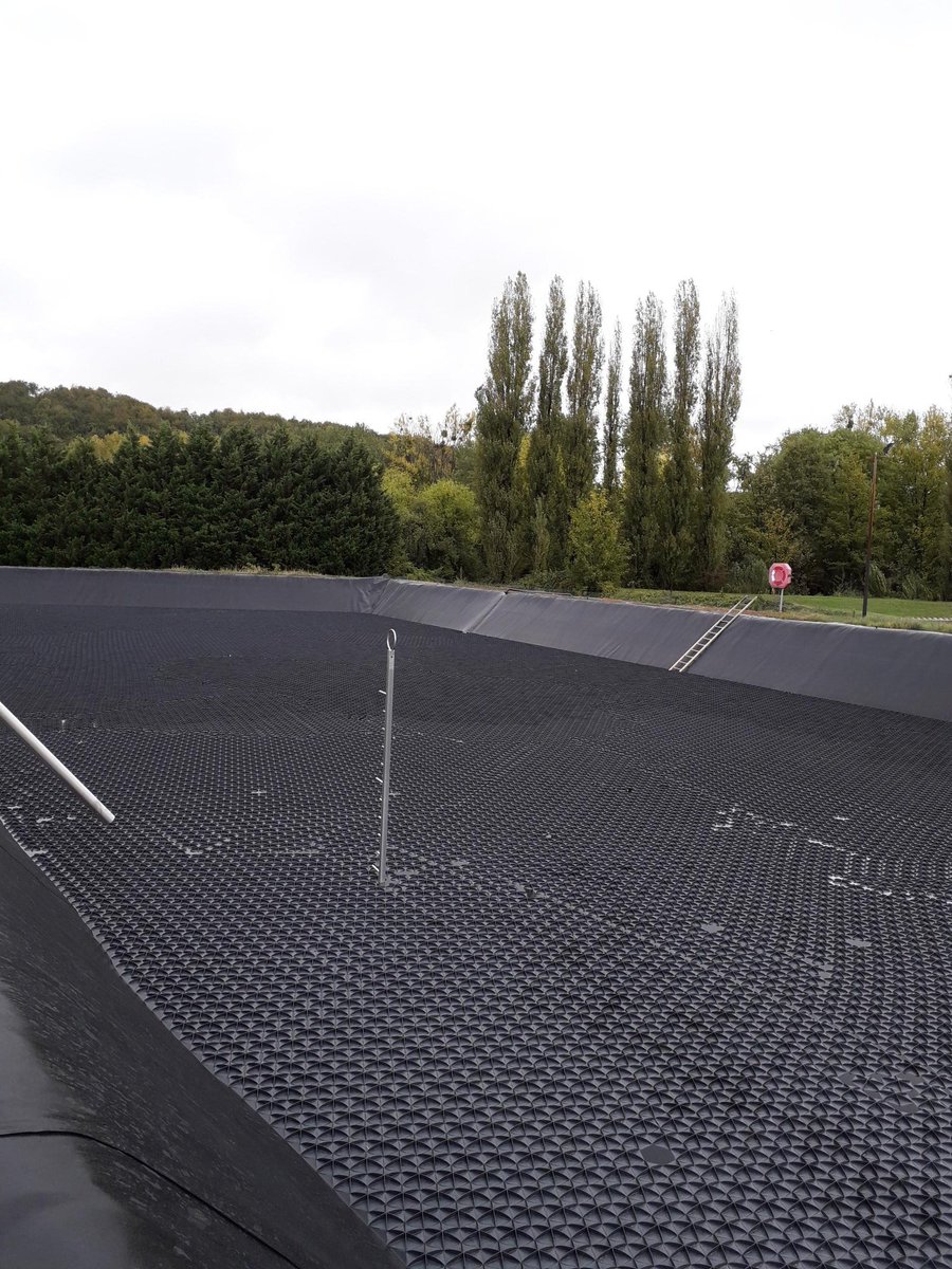 HexaCover's tweet photo. https://t.co/OvdRPD4p2x
A Hexa-Cover® 44.350 m2-es hígtrágya lagúnákat fed le a szagok és emisszió elkerülése érdekében.
#hexacover #Magyarország #mezőgazdaság #mezőgazdasági #hígtrágya #szag #szagtalanítás #szagszabályozás #szagcsökkentés #kibocsátás #kibocsátások #creatiger https://t.co/MeD5qBPu9V