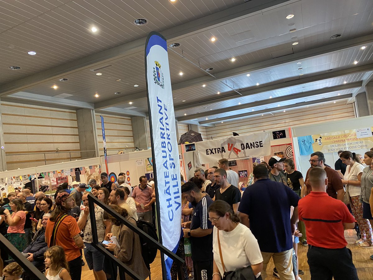 Fxlehecho's tweet photo. Le Forum des associations de #Châteaubriant est toujours un moment important de notre rentrée! 

Toujours un grand plaisir de voir la diversité de nos associations et l’engouement de nos nombreux bénévoles pour les faire vivre.

Un grand bravo et un grand merci 👏�� 🤩 https://t.co/Z5c5JDXTrb