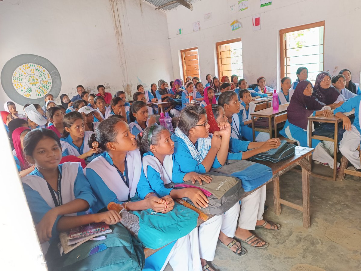 RadioBulbul's tweet photo. Organised By #RadioBulbul Narrowcasting Sessions #Youth4WaterPlus Campaign Theme for #TeachersDay Role of teachers in teaching climate positive behaviour At Fraser Govt Girls U.P School. Bhadrak @Youth4WaterPlus @UNICEFIndia @JyotiFORCE @niyazlive @MIB_India https://t.co/BNVdc9A3Mf