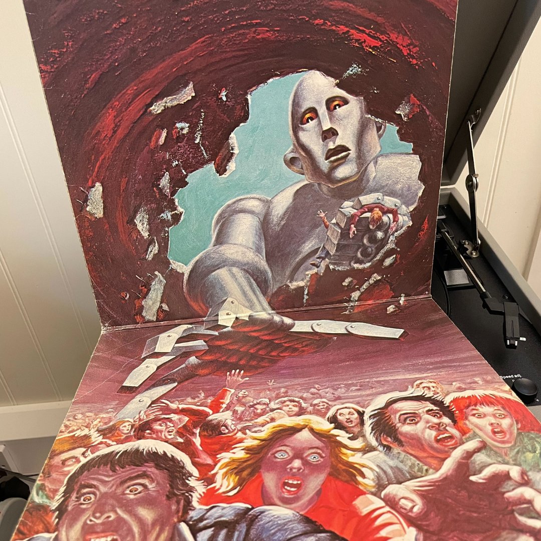 It's SPINday - my favourite albums whilst I write.
This week, News of the World by Queen. THE BEST ALBUM COVER ever!!  And the songs weren't bad, especially the first 2 on Side 1. No break between We will rock U and We R the Champions  
Listen Along at open.spotify.com/album/7tB40pGz…