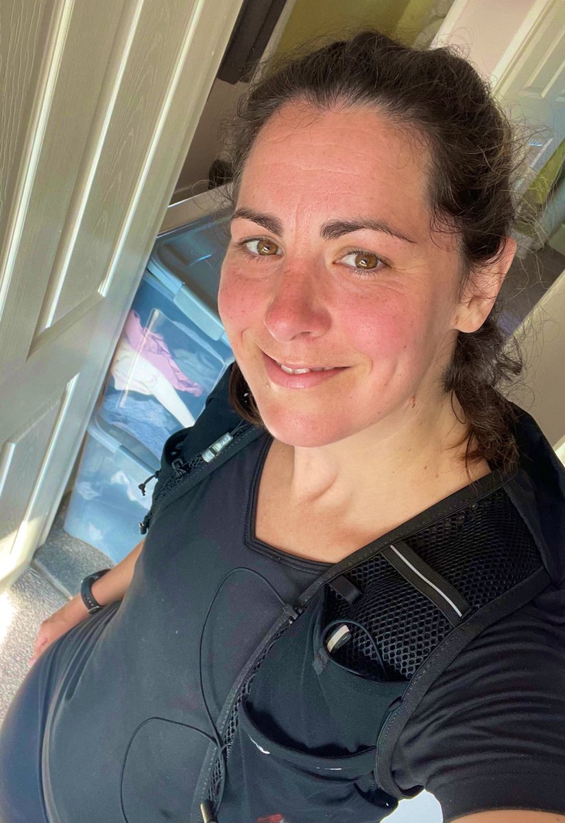 MummyWoodyTwins's tweet photo. Fun run in the sun today for Day 3 of run every day in September- @Norgeous gave me some run-spiration and I got a 5 and 10Km PB 🙌🏻 any of my other @LeedsHospitals colleagues doing Run 3 mile a day in September? #RunInTheSun #RunGlow https://t.co/rJM5HUB3tv