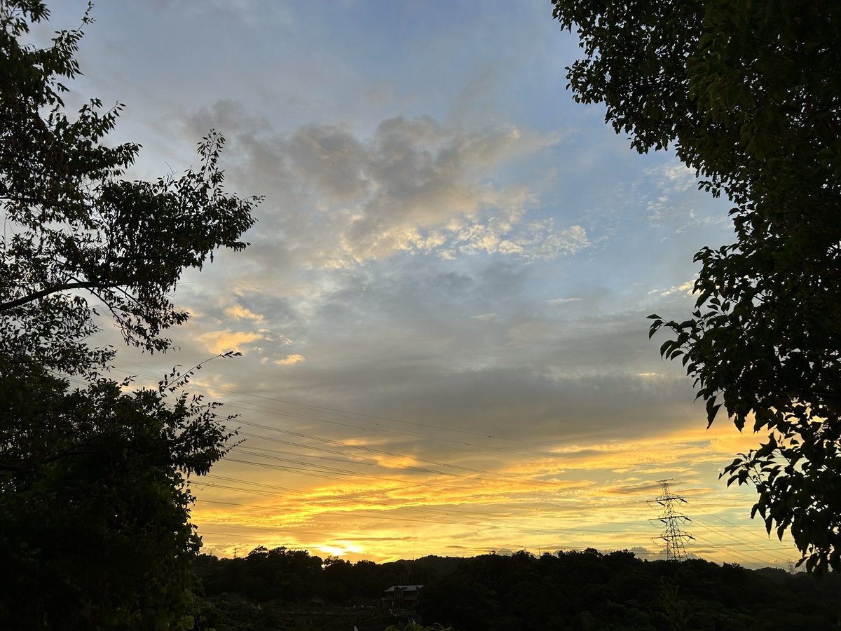 mits_i's tweet photo. I thought it was unlikely that I would see the sunset today, so I was glad that I was able to take a photo at dusk. 😄 https://t.co/hvnzDcNceQ