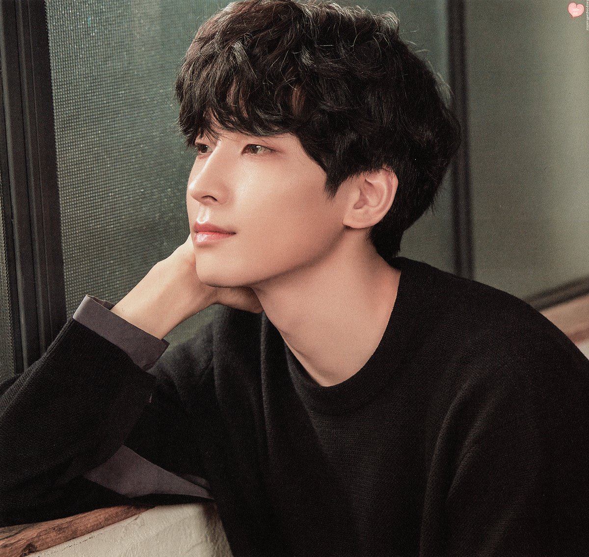 wwlake's tweet photo. 원우 이 정도 전뽀뽀도 너무 좋은듯 ..
진심 충무로 신인 남배우처럼 생김 https://t.co/dAZucYFGLO