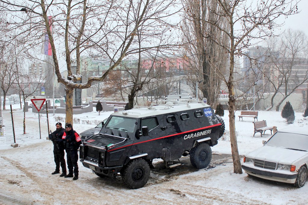 FlMichele69's tweet photo. #Peacekeeping #PeaceSupportOps
#NATO #UN🇺🇳
📷 #KFOR Patrol Multinational Specialized Unit MSU @_Carabinieri_
#Mitrovica #Kosovo January 2017
@_CoESPU_ @NSPCOE https://t.co/uV2kGocgly