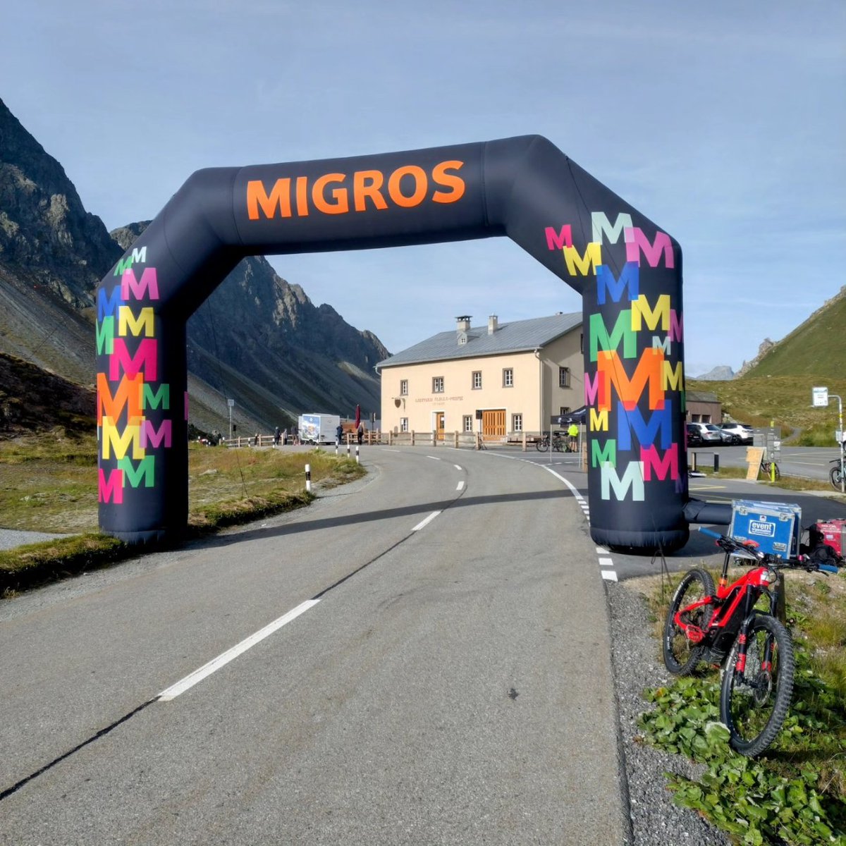 Geometricum's tweet photo. Slow Up Albula. Heute früh vor dem Ansturm, die Ruhe und Schönheit am Albulapass genossen. #migros https://t.co/vn5BGCrDrB