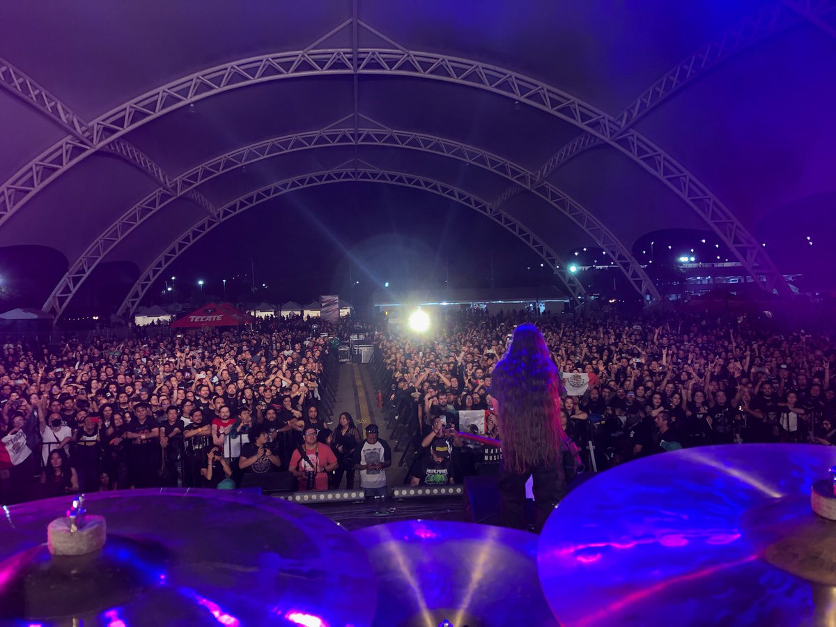 🔥THANK YOU LEÓN!🔥
@candelabrummetalfest 

#immolation #tour #metalfest #nuclearblastrecords #deathmetal #blackmetal #thrashmetal #heavymetal #espguitars #labellastringsartist #labellastrings #fishmanpickups #ibanez #sabiancymbals #axispercussion #dunloppicks #metal #music