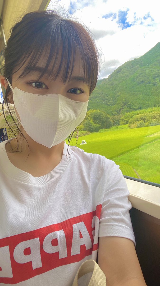 mai_nomura_home's tweet photo. 錦川鉄道の鉄印Get!!!
少し前ですが…
電車でゆっくりと山口県岩国市錦町まで行ってきました🙌
お土産にはれんこんせんべい🍘
カリカリでしょっぱくてクセになる美味しいせんべいでした♡
#錦川鉄道 #山口 #岩国 #錦町 #鉄印 #鉄印帳の旅 #せせらぎ号 #あたおか #gappe #tシャツ https://t.co/AkUWjF6xUZ