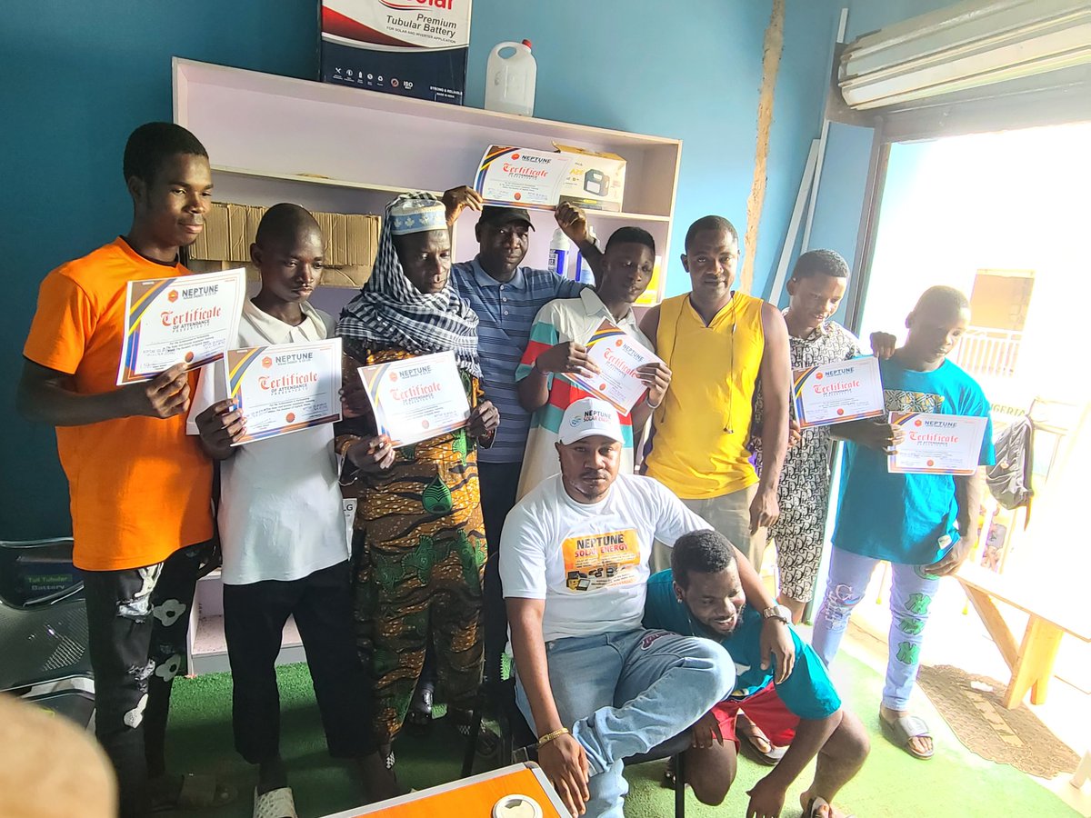 kingmedott's tweet photo. Congrats to all our passing out solar energy Trainees@ Neptune solar energy
#SOLAR 
#IbadanDoctors 
#lagos 
#NeptuneNetwork 
09032155947 https://t.co/ijjhE5IJKL