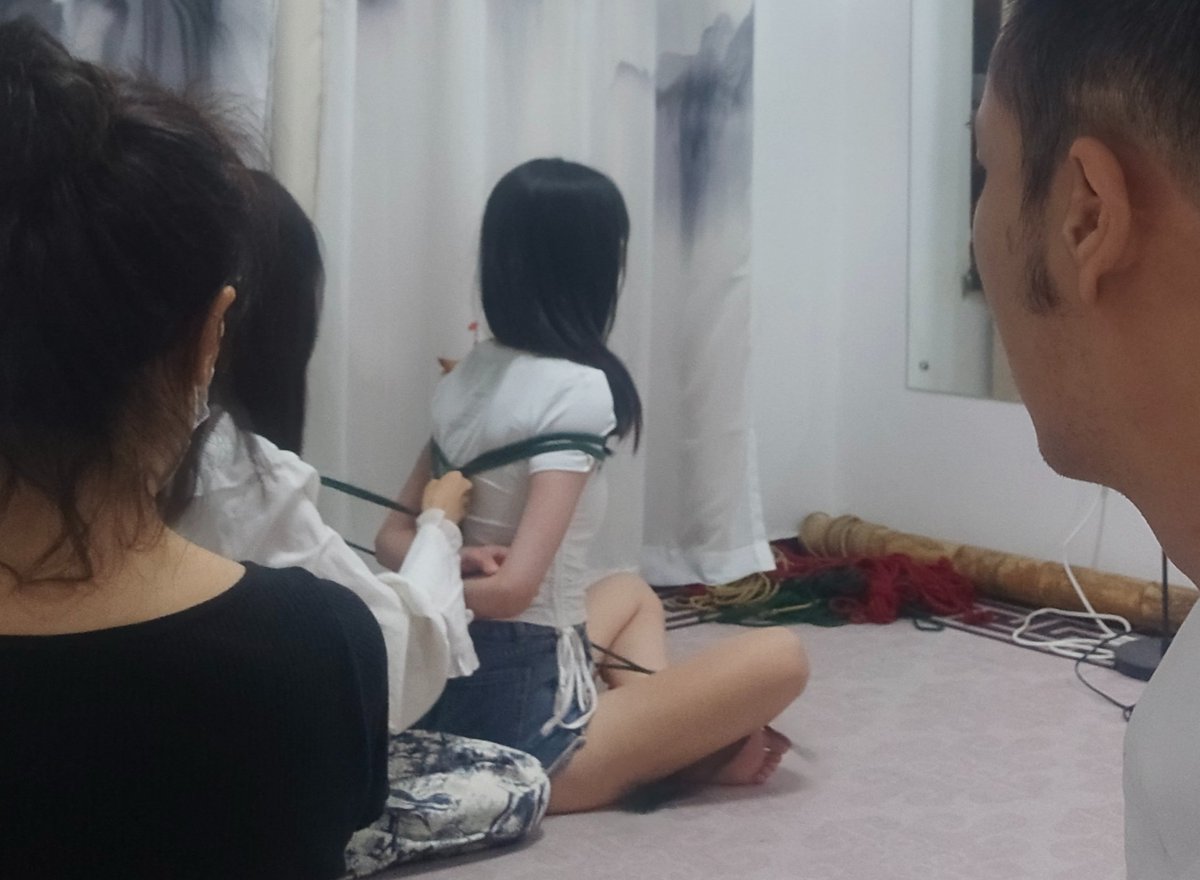 总是懒得上推🥺，但想着还是发发吧，绳屋第一次活动返图
＃绳缚