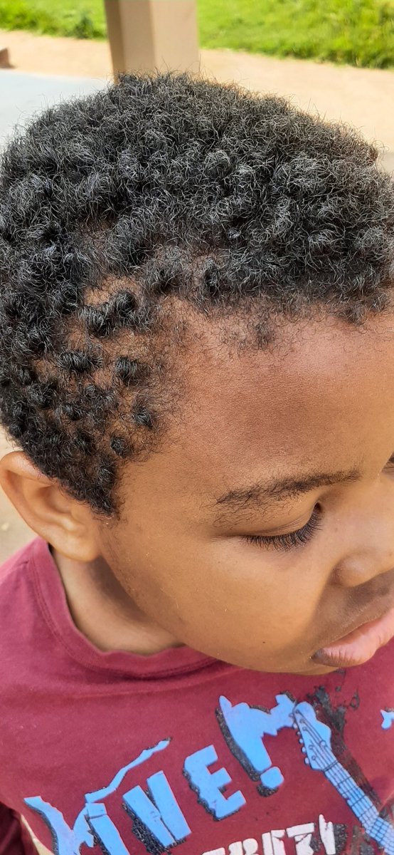 His hair happened to be this way. Not that I did the things le bo my friend 🤣🤣
Now he's being called Abdul Mohlala🤣🤣😍