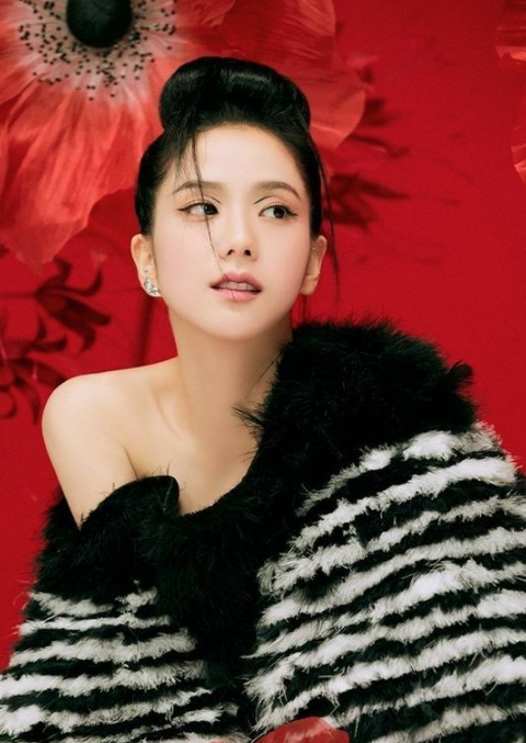 AboutMusicYT's tweet photo. BLACKPINK's Jisoo wins 'Female Soloist of the Year' at the 2023 Brand of the Year (Daesang). https://t.co/61AXEQtpH8