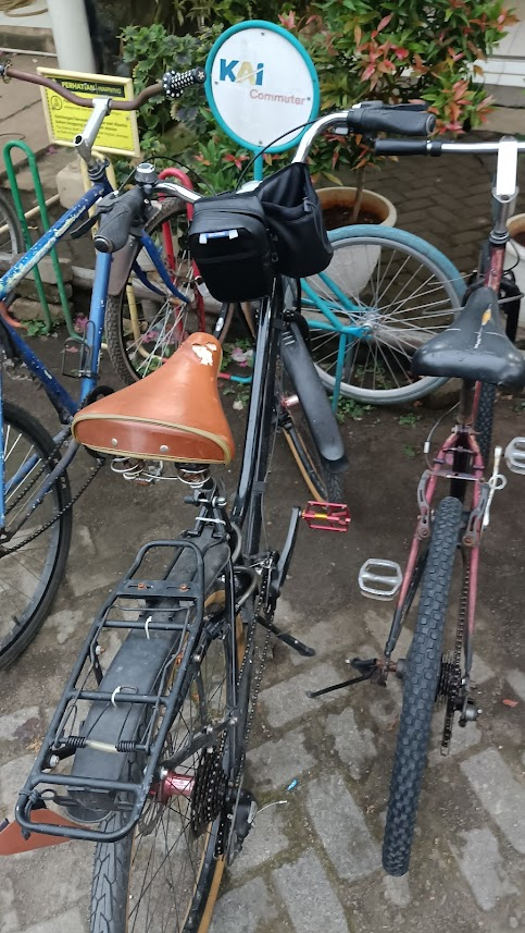 FadliMohammad's tweet photo. @mosidik @OnlyOnesia @adriansyahyasin Looking for Last Mile solution? Try this. Save a lot: Save your money, save your time, save people from choking due to air pollution. https://t.co/8U1VXNuT8T