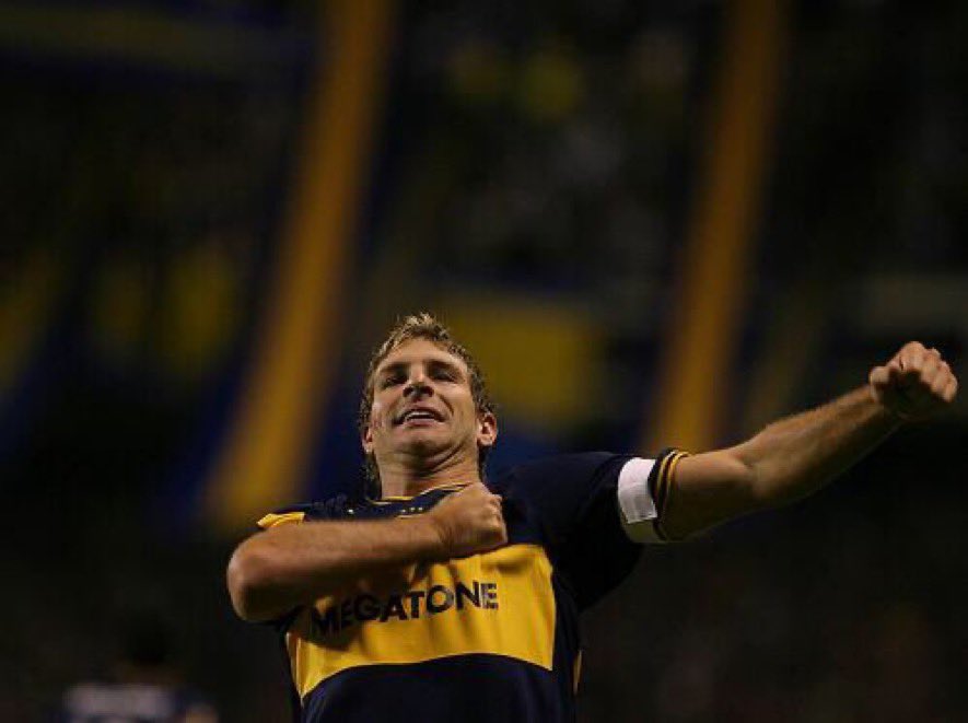 la12tuittera's tweet photo. #UnDiaComoHoy en 1997 debutada con la camiseta de #Boca Martín Palermo.

⚽Jugó 472 partidos
⚽marcó 268 goles (0.57)
🏆 6 torneos locales
🏆 7 torneos internacionales.

#NoHabráNingunoIgual. 💙💛💙9️⃣💪. https://t.co/9uzNHQPnnD