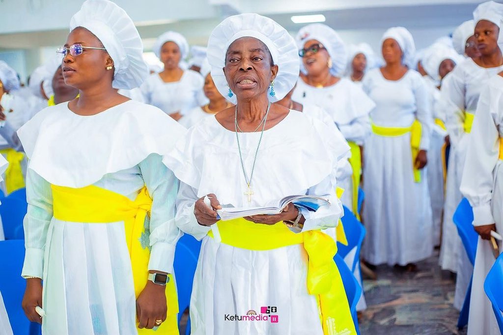 celeheritage's tweet photo. Happy First Sunday🌈🌈
.
May the Grace of Today Continue to Abide with us. Amen
.

@cccinternationalhqt_ketu 
#cccinternationalhqt_ketu #cccworldwide #ijomimo #ketumedia #apexchoir #celestial #ojoologopics #ijomimotikristilatiorunwa #cccmypride #ccclastboatofsalvation https://t.co/ujktVwL3Br