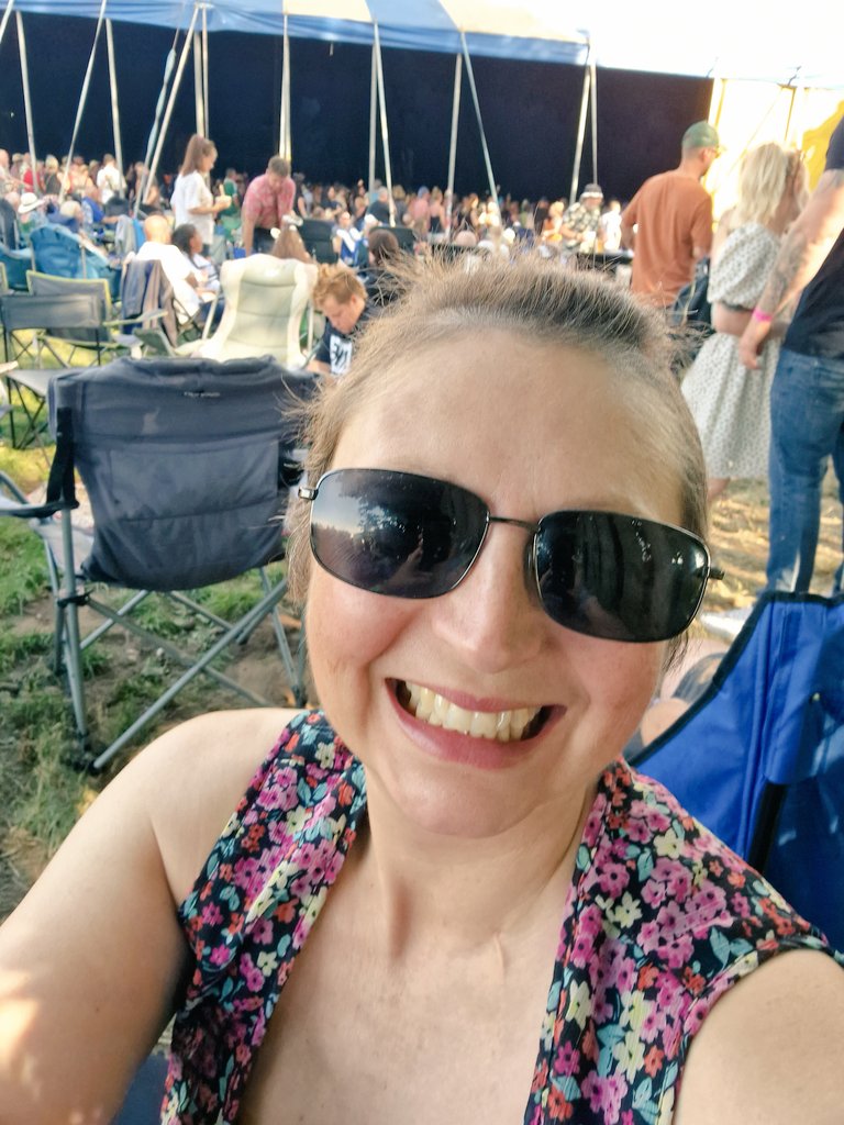 This time last year I was at this same festival with no hair thinking it would be the last I'd be here. But a year later, I'm still here, enjoying myself and smiling as I always do. #PositiveMindset #stage4needsmore