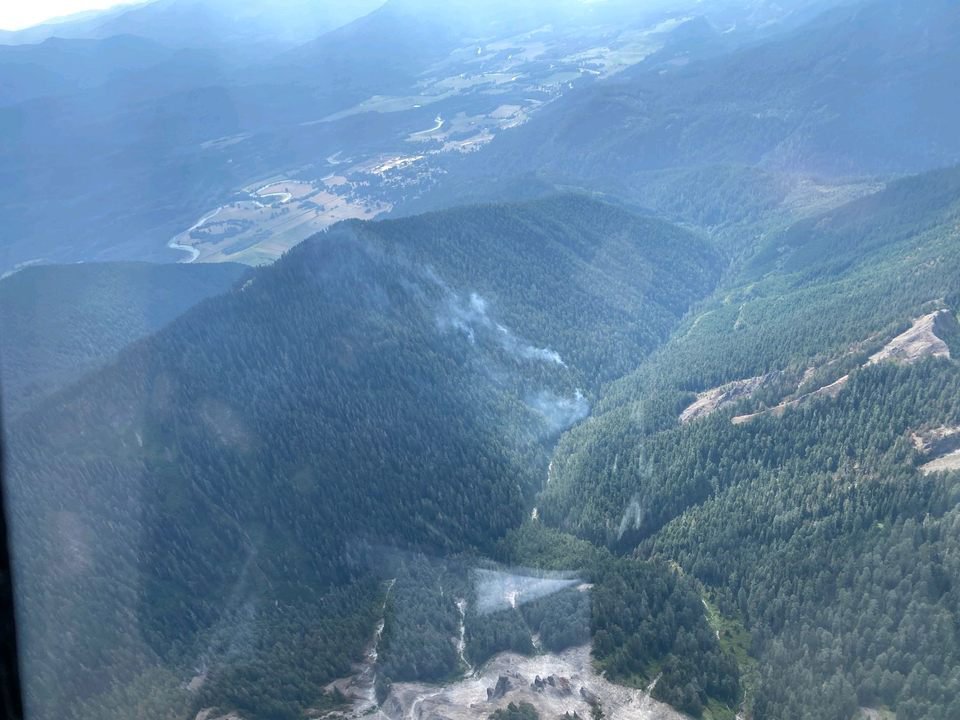 GPNF's tweet photo. As seen below, many of these fires on the #CowlitzComplex2023 are VERY remote, and access is EXTREMELY limited. In some cases, the only way to access them and to get eyes on fire is by air.

Photo #1 - Snagtooth
Photos #2 &amp; 3 - Grassy Mountain https://t.co/3AarumIEDr