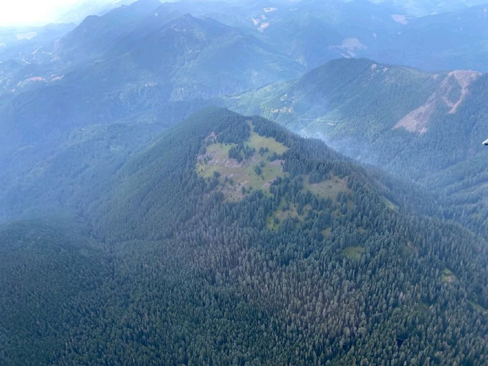 GPNF's tweet photo. As seen below, many of these fires on the #CowlitzComplex2023 are VERY remote, and access is EXTREMELY limited. In some cases, the only way to access them and to get eyes on fire is by air.

Photo #1 - Snagtooth
Photos #2 &amp; 3 - Grassy Mountain https://t.co/3AarumIEDr