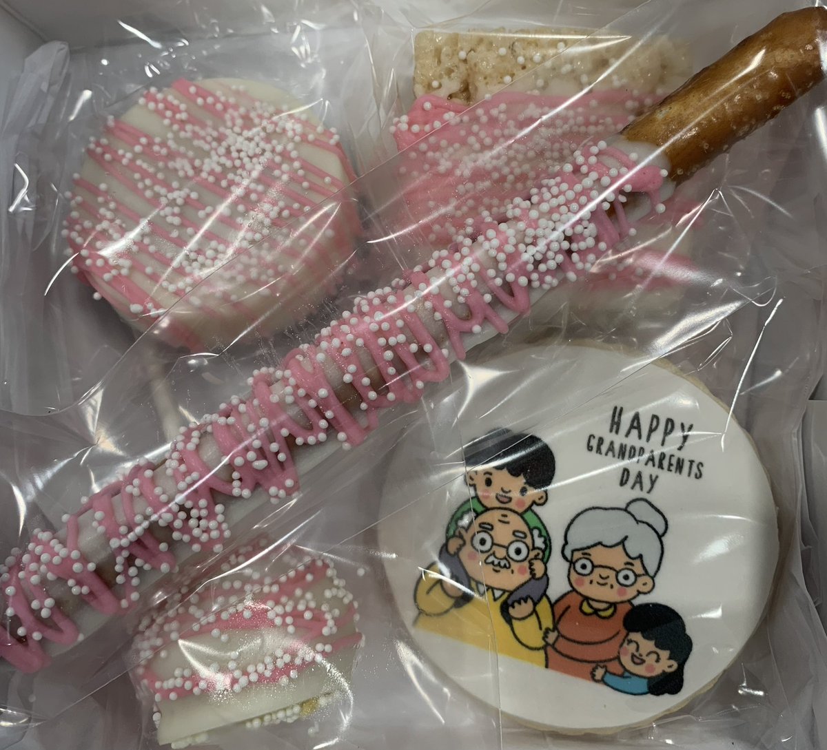 Grandparents Day is right around the corner! 😳 (Sunday, Sept. 10) We are offering sweets boxes, personalized image cookies and of course you may always order one of our other delicious sweets. Use the link to place your order: form.jotform.com/232454299053055 Pick up only- Socorro,Tx
