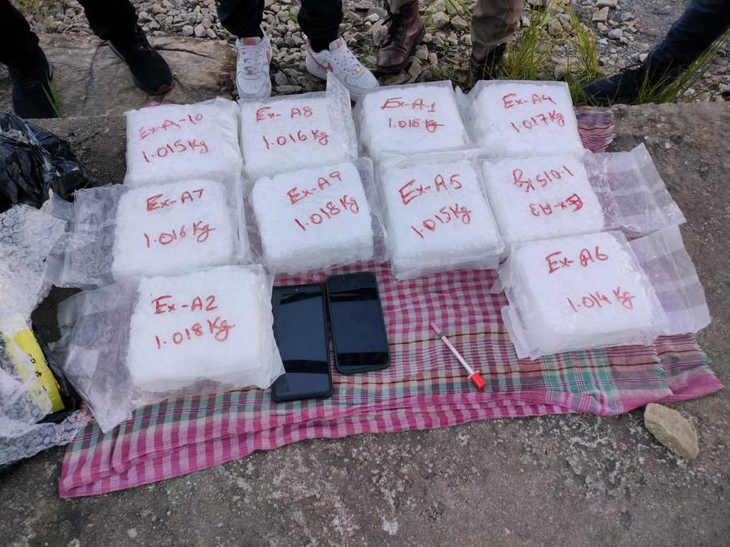 Counter narcotics operations by <a href="/MeghalayaPolice/">Meghalaya Police</a> in full swing!
Vigilant <a href="/ejhpolice/">🇮🇳 East Jaintia Hills Police 🇮🇳</a> nabbed one shrewd interstate drug trafficker and seized a staggering ₹15 Crore worth of Crystal Meth (10.16Kg), a potent and deadly drug. Hunt for linkages is on. Well done <a href="/lrbishnoiips/">Dr L R Bishnoi, IPS</a> and his