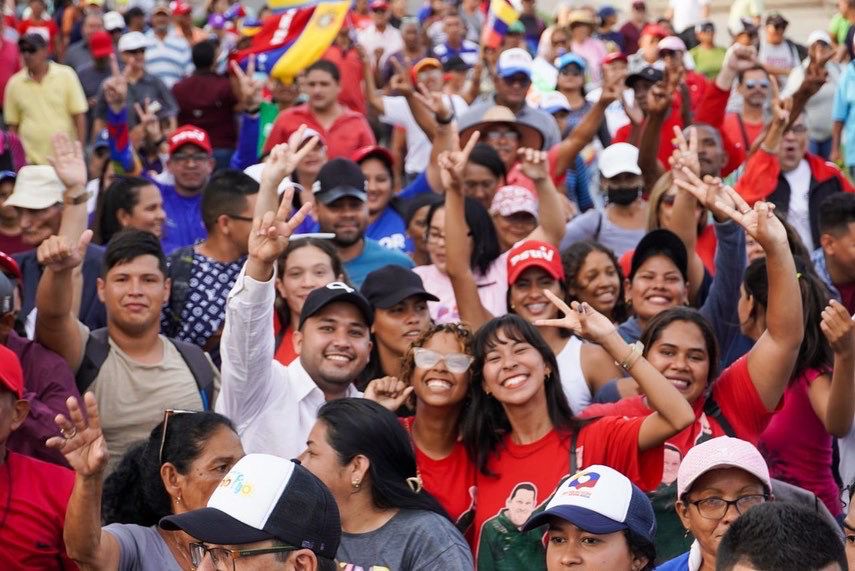 FALCÓN | Con lealtad chavista Carirubana continúa resteada con Maduro
goo.su/fLiV9

<a href="/PSUVFALC0N/">PSUV-FALCÓN</a>
#PsuvEnLaCalle #VenezuelaEnPlan30 #MaduroVamosPaLante