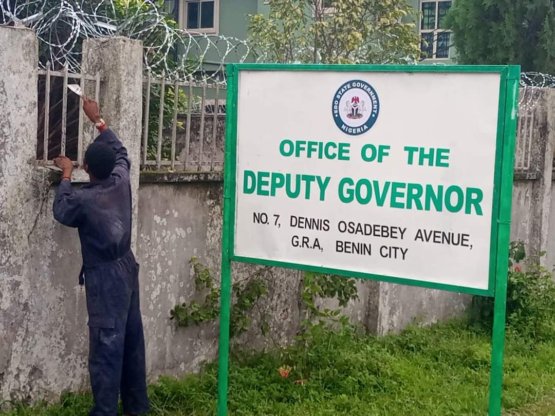 odoslala's tweet photo. The deputy governor of Edo State, Philip Shaibu, has reportedly been relocated to a separate building outside the Government House.
 The new office is situated at No. 7, Dennis Osadebey Avenue, close to the Government House. https://t.co/md9usXkaxL