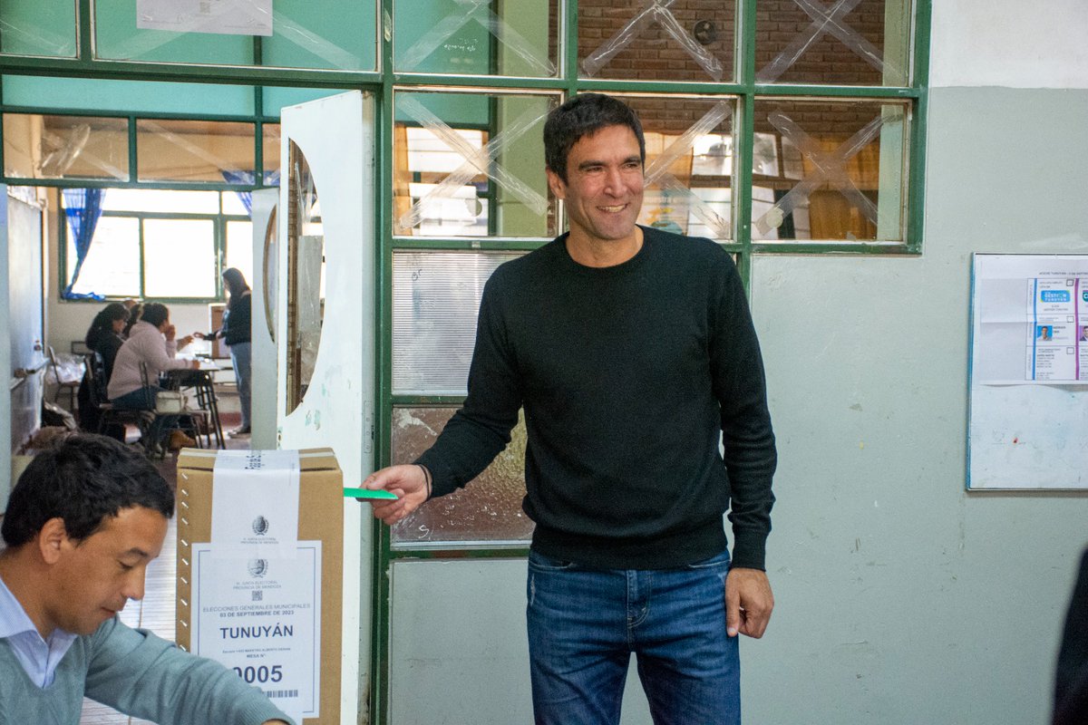 #EleccionesEnMitre Voto de <a href="/AndraosEmir/">Emir Andraos</a> candidato a intendente de Tunuyán por el Frente Elegí.
