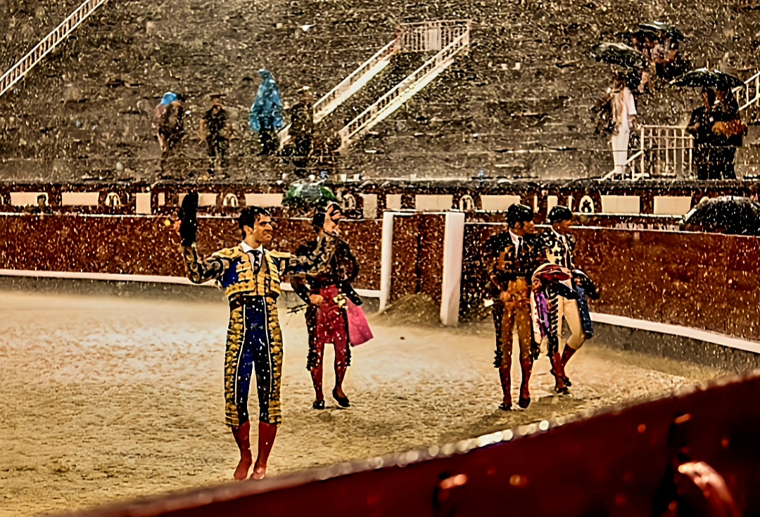 Proezas venteñas bajo un diluvio. A la cabeza de todas la de José Luis Moreno, que el día de la Almudena de 1998, con cuatro gatos en la plaza y bajo una colosal tormenta de verano, desorejó un toro de los Eulogios tras una faena épica (primera foto) y abrió la Puerta Grande.