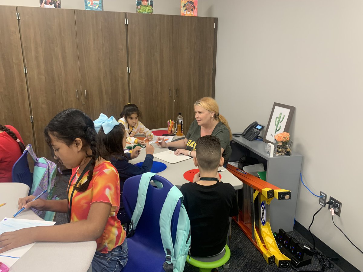 BrosnahanES's tweet image. What a great first week ever @BrosnahanES It’s going to be an AWESOME school year for our broncos! @CyFairISD #BroncoTough