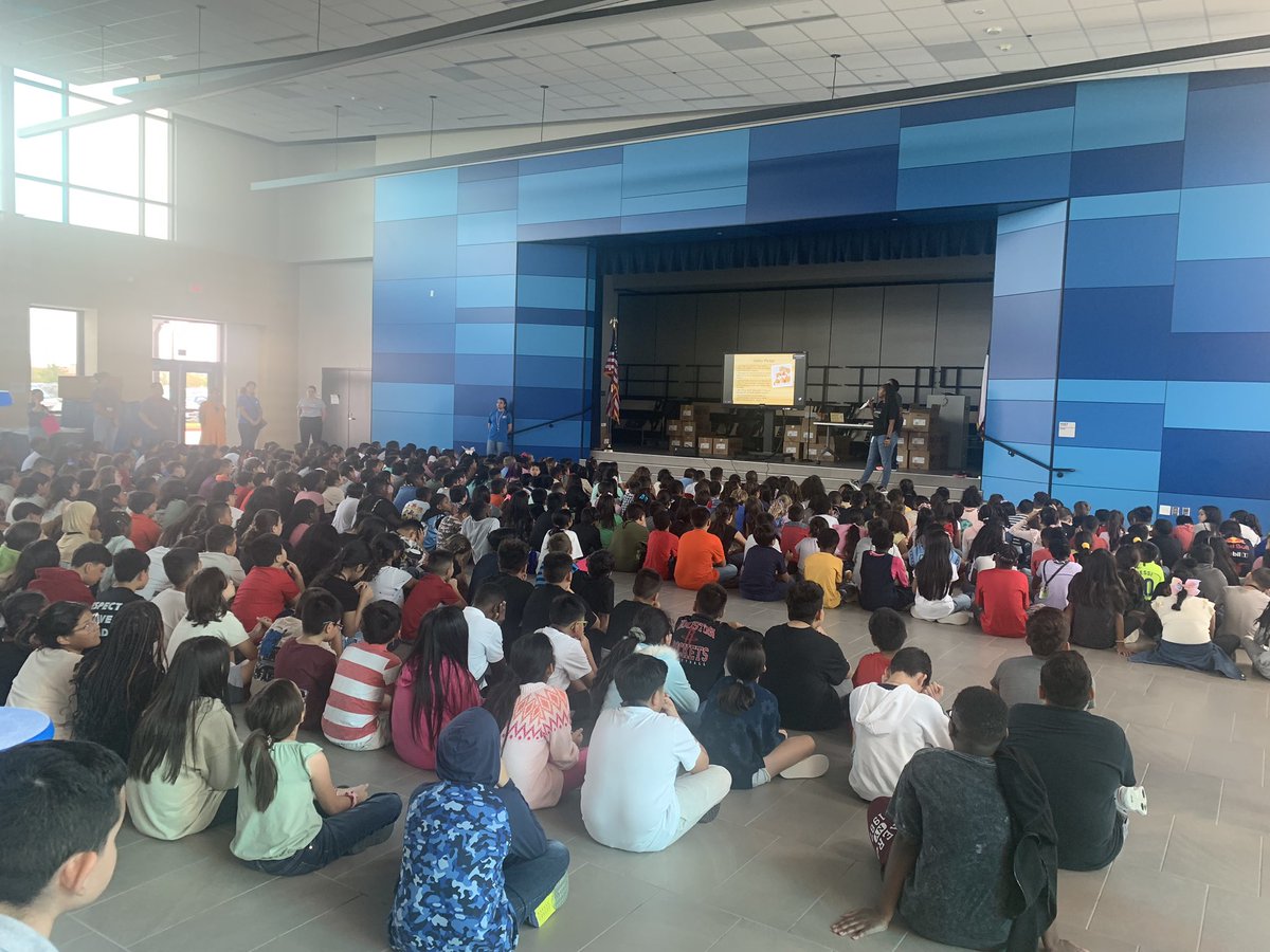 BrosnahanES's tweet image. What a great first week ever @BrosnahanES It’s going to be an AWESOME school year for our broncos! @CyFairISD #BroncoTough